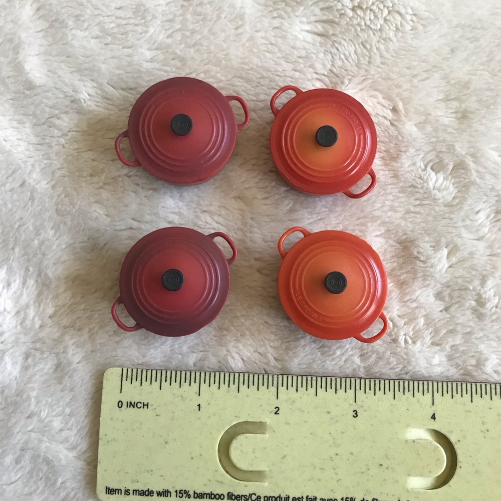 Le Creuset Mini Cocotte Magnets in Red and Orange Gradient